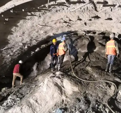 江干隧道拱顶带模注浆料，微膨胀注浆料的特点及施工工艺